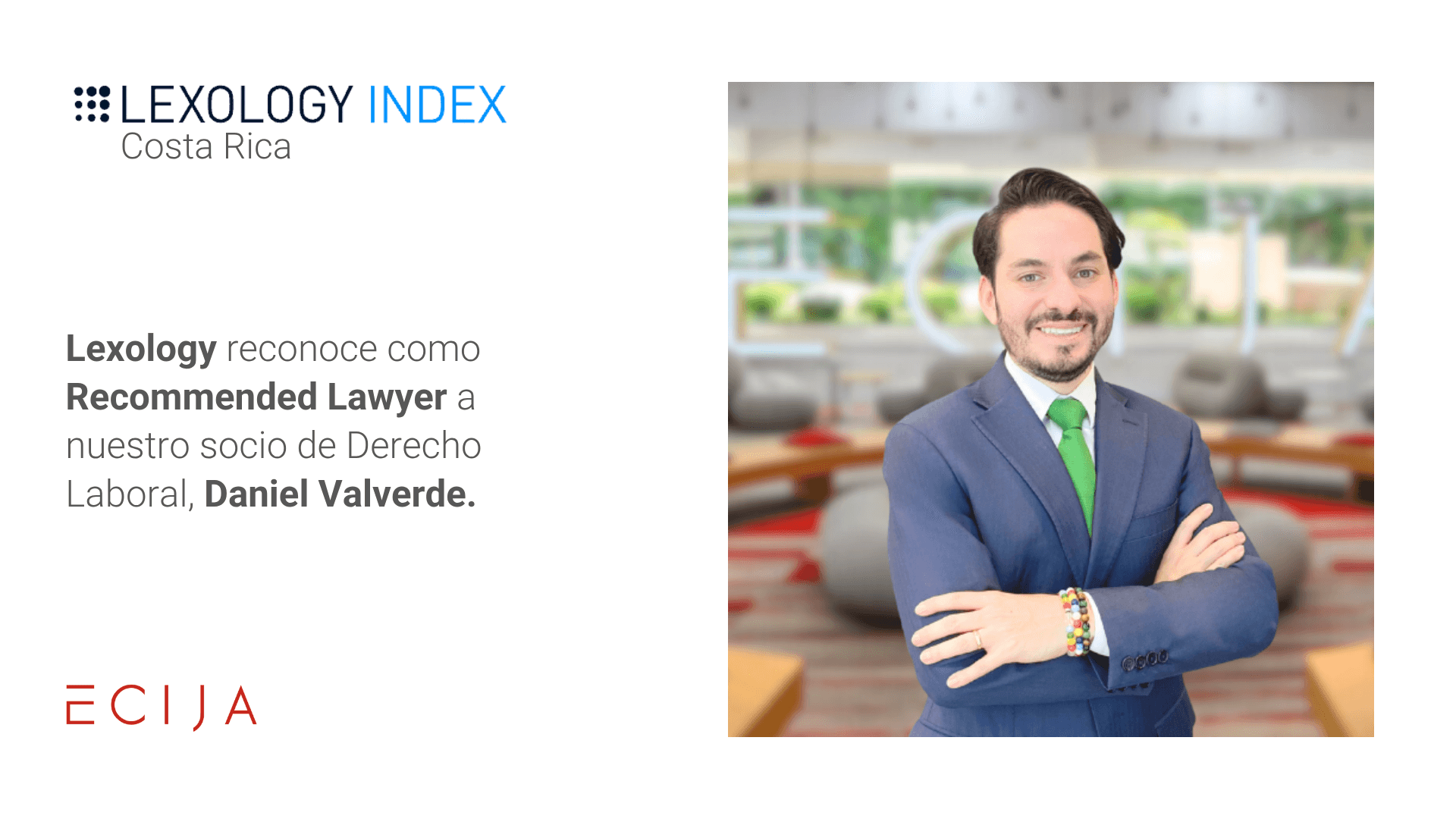 La imagen muestra a un abogado reconocido por Lexology en un entorno profesional.