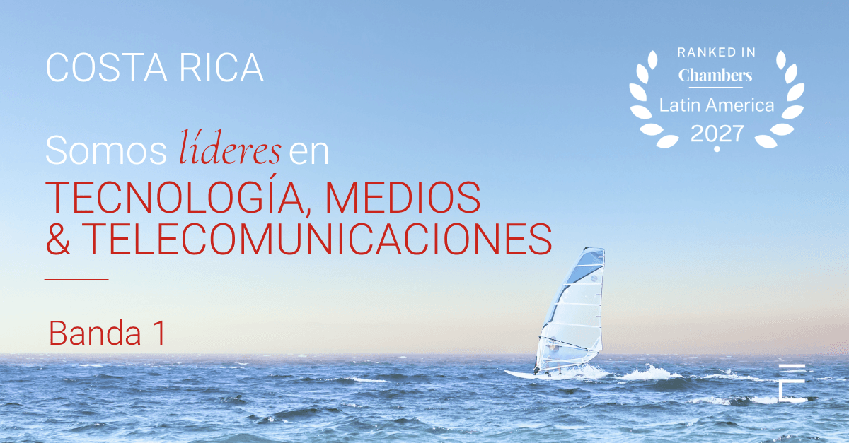 La imagen presenta un fondo de mar con un velero y texto relacionado con la tecnología y las telecomunicaciones en Costa Rica.