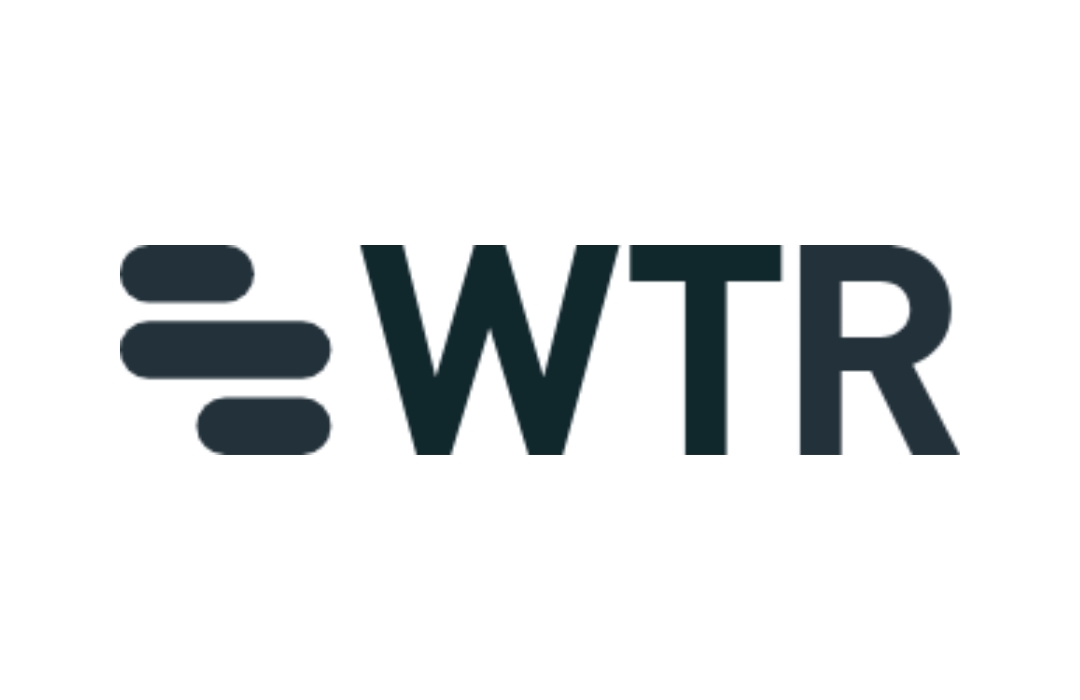 Logotipo de la marca WTR en un fondo blanco.