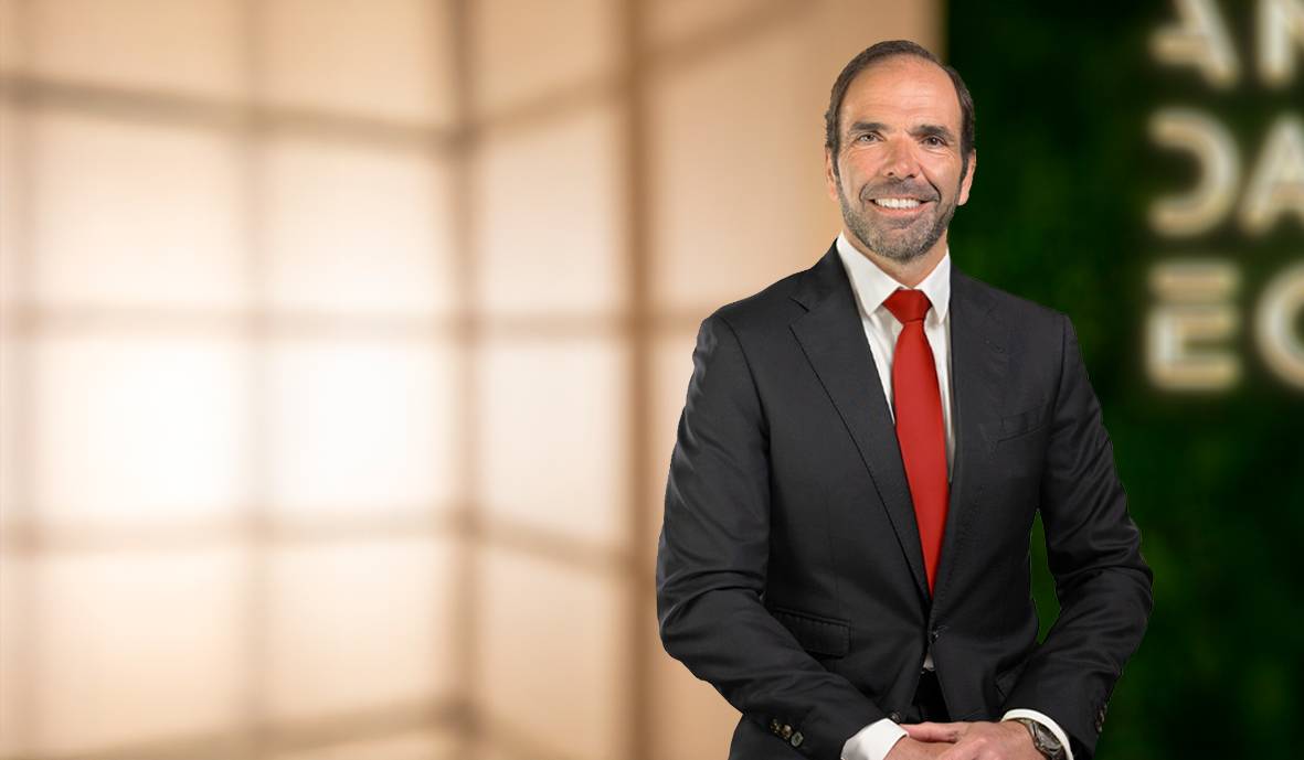 Fernando Antas da Cunha in the foreground with the large firm space in the background.