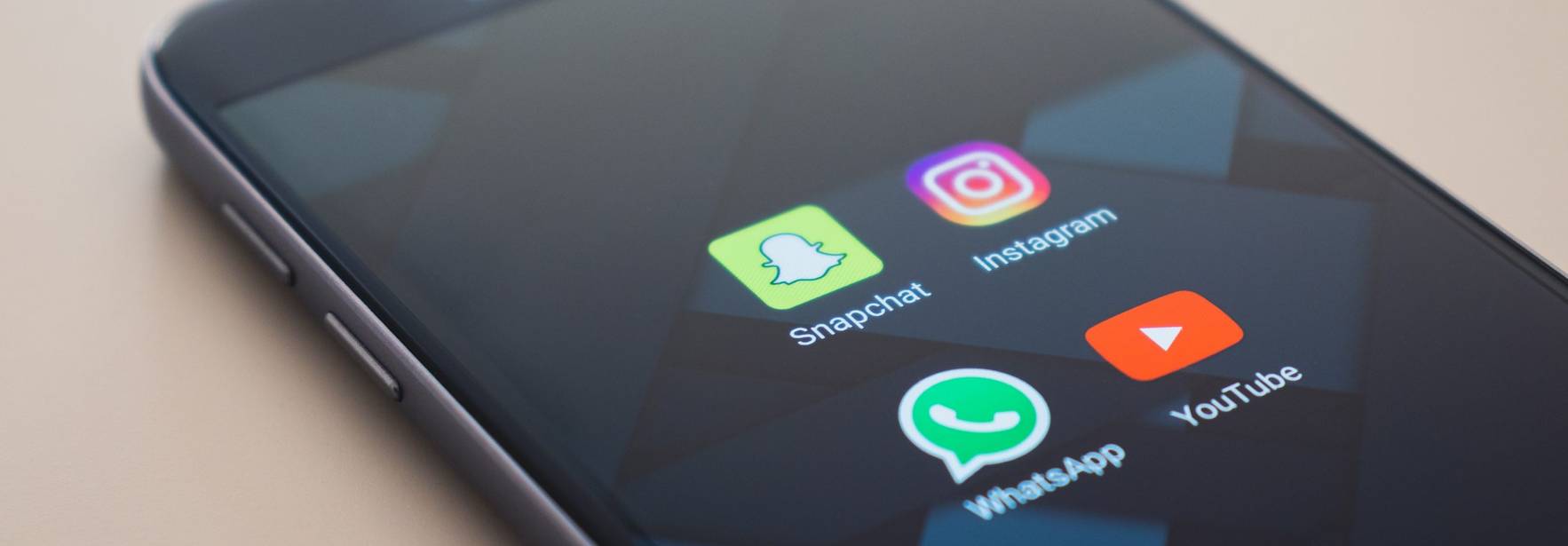 Costa Rica: ¿Quién es sancionado cuando los colaboradores comparten datos de los clientes en WhatsApp sin la autorización respectiva: el patrono o los empleados?