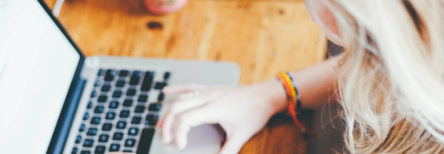 Despedir a 900 trabajadores a la vez por Zoom es imposible en España: cómo impide nuestra legislación casos como el de Better.com