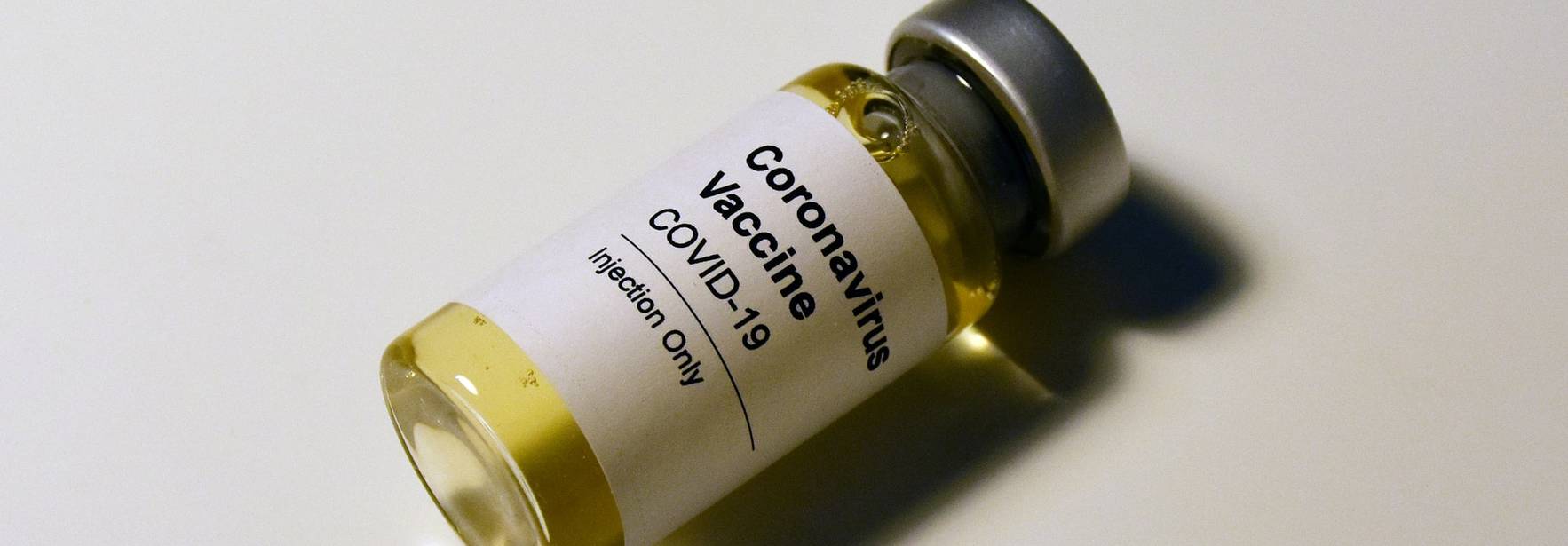 ¿Es legal comprar vacunas contra el coronavirus en el mercado negro?