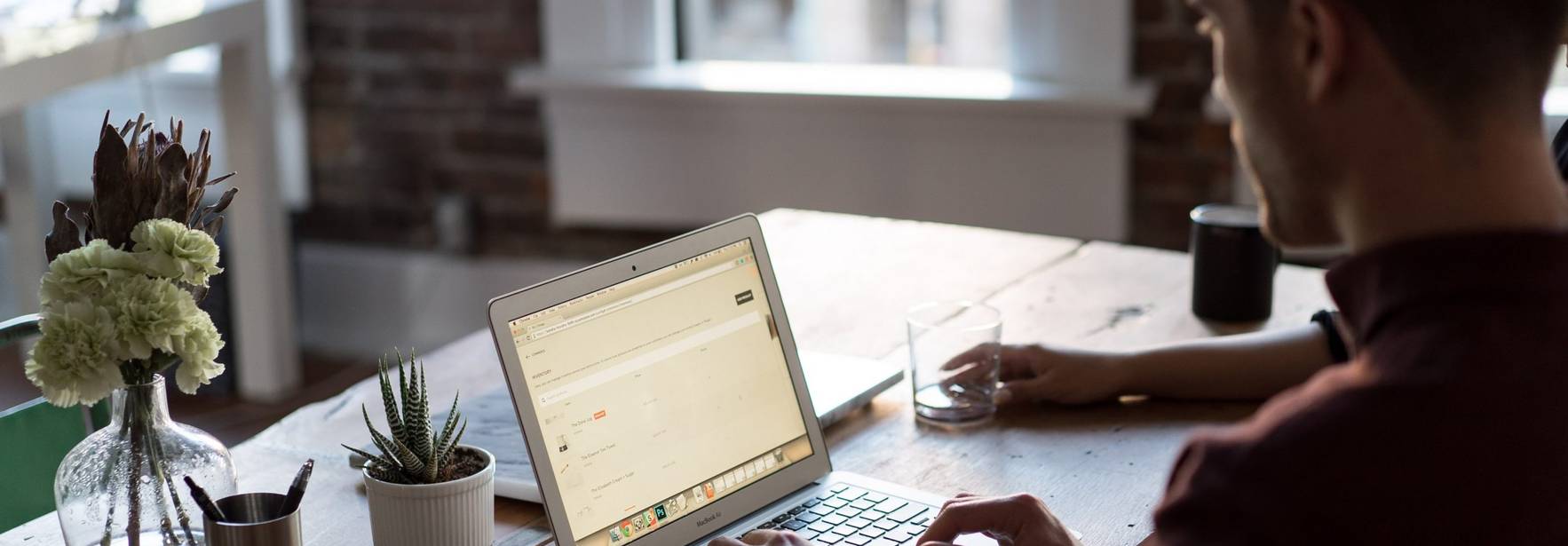 La empresa no podrá imponer el teletrabajo a sus profesionales porque será voluntario y requerirá que se formalice por escrito