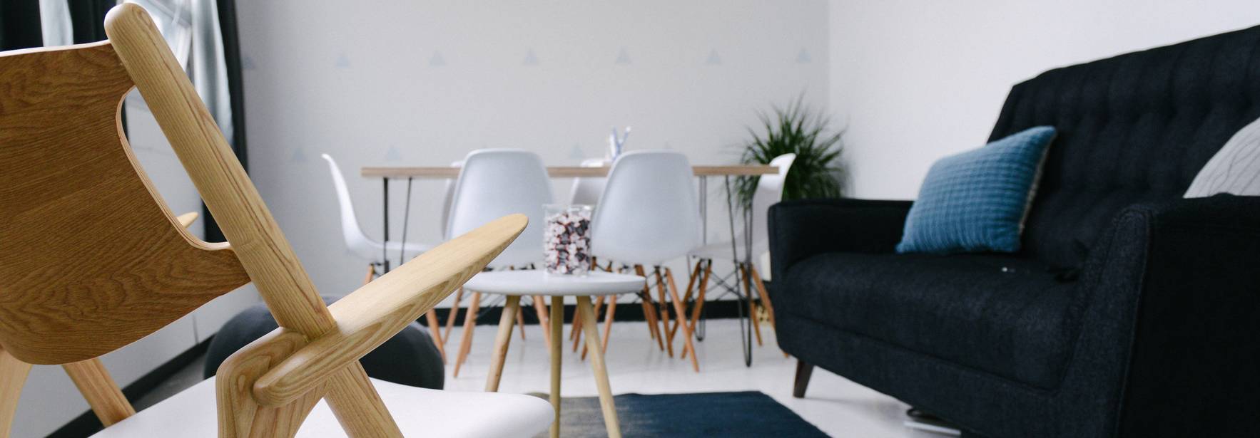 Are temporary employees entitled to 20 days' compensation?