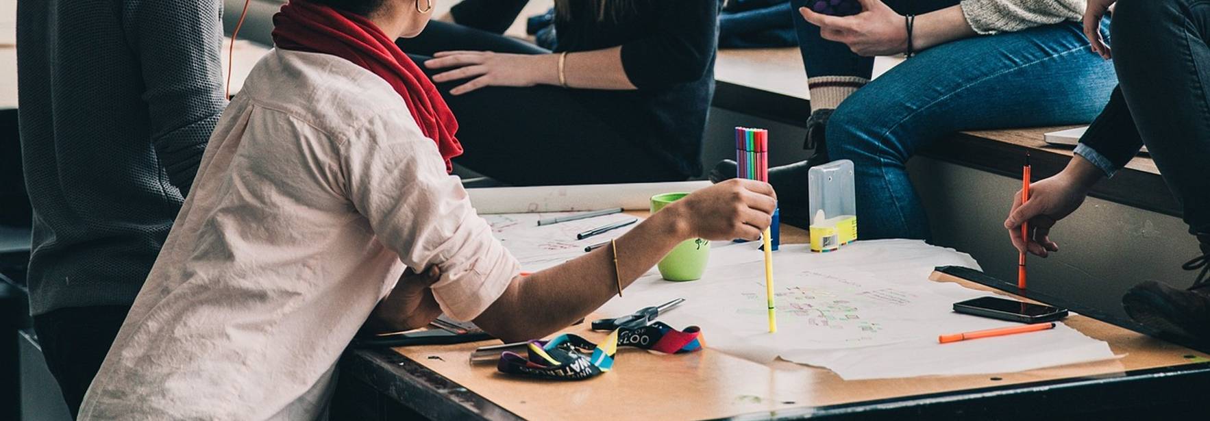 La importancia de implementar políticas de uso de inteligencia artificial generativa en el trabajo