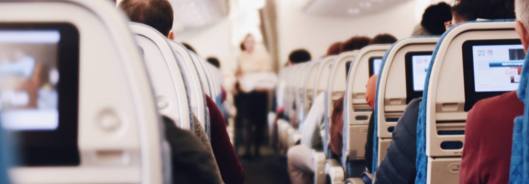 Reclamar a la aerolínea no es la única manera de conseguir que te devuelvan el dinero de tu billete cancelado por el coronavirus: cómo hacerlo a través del banco