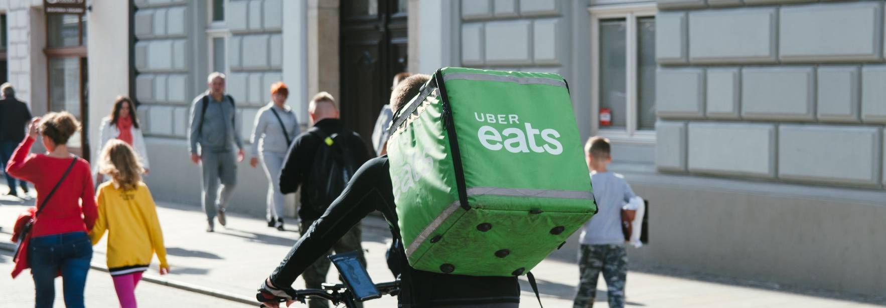 El TJUE niega la relación laboral a los repartidores (riders) de plataformas digitales
