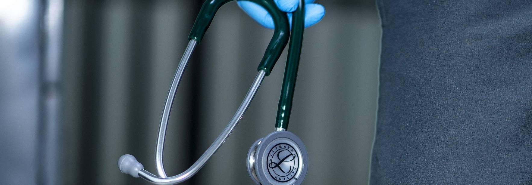 Chile: La ley de descanso reparatorio para personal de salud excluye a los trabajadores de clínicas