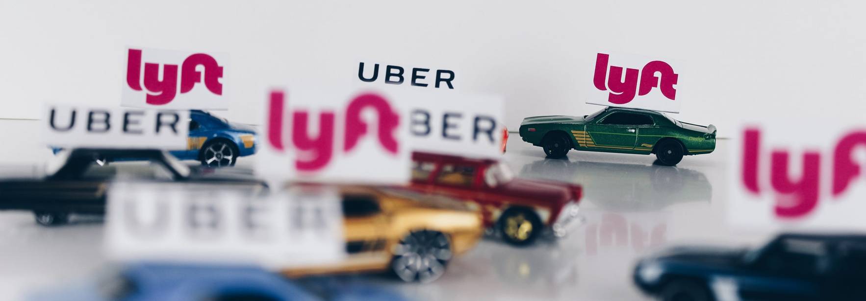 ¿Deben los taxis y VTC pagar por la música que sintonizan?