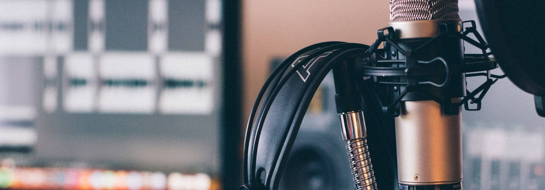 Expansión - Los bufetes crean sus propios podcast